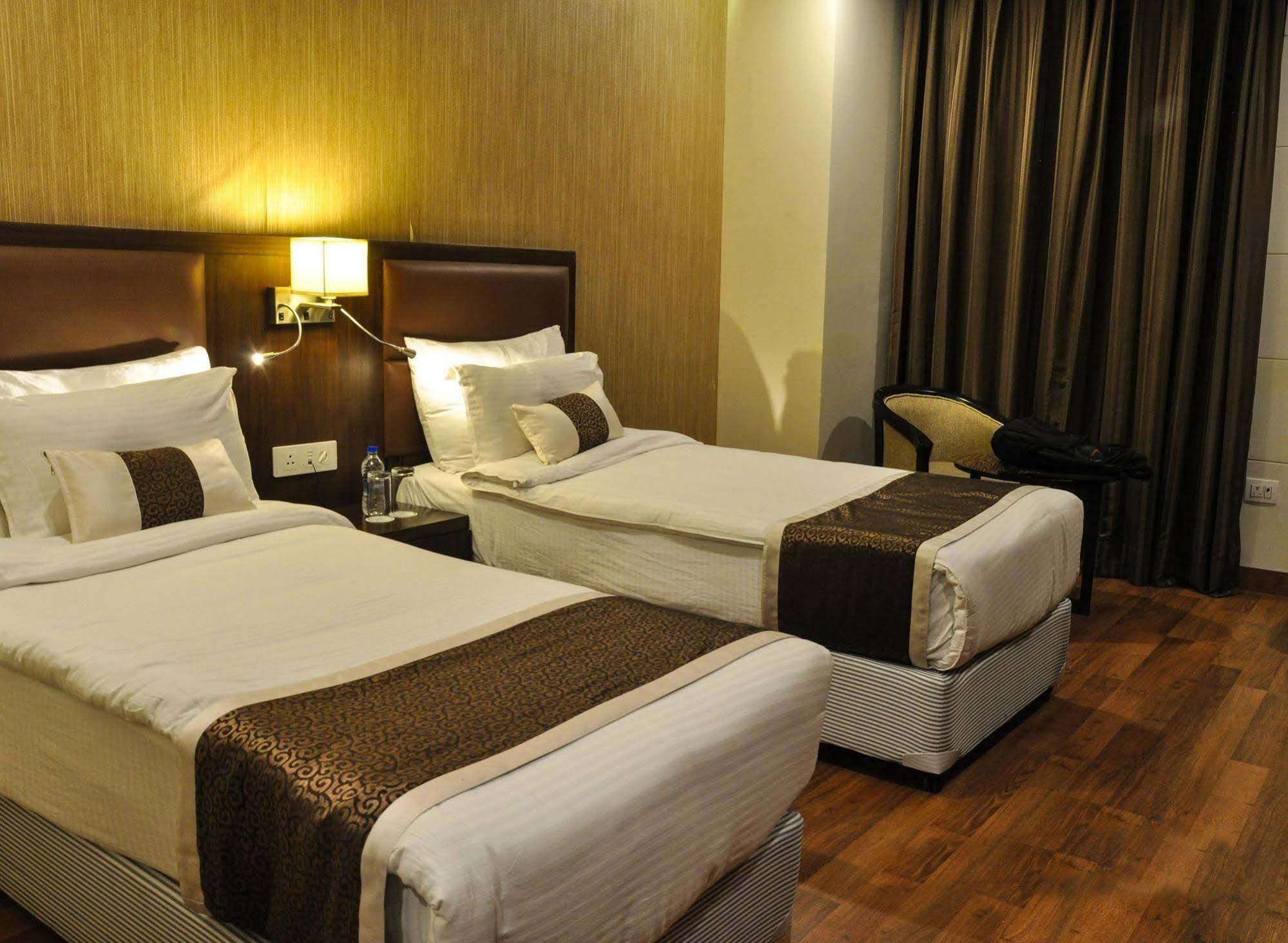 Hotel Casaya Inn Chinhat 외부 사진