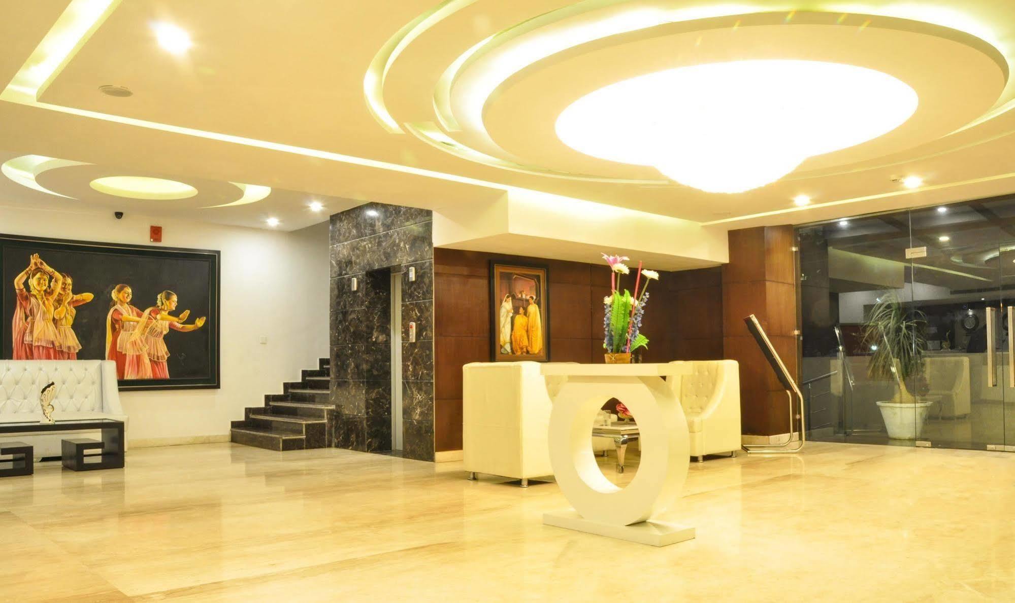 Hotel Casaya Inn Chinhat 외부 사진